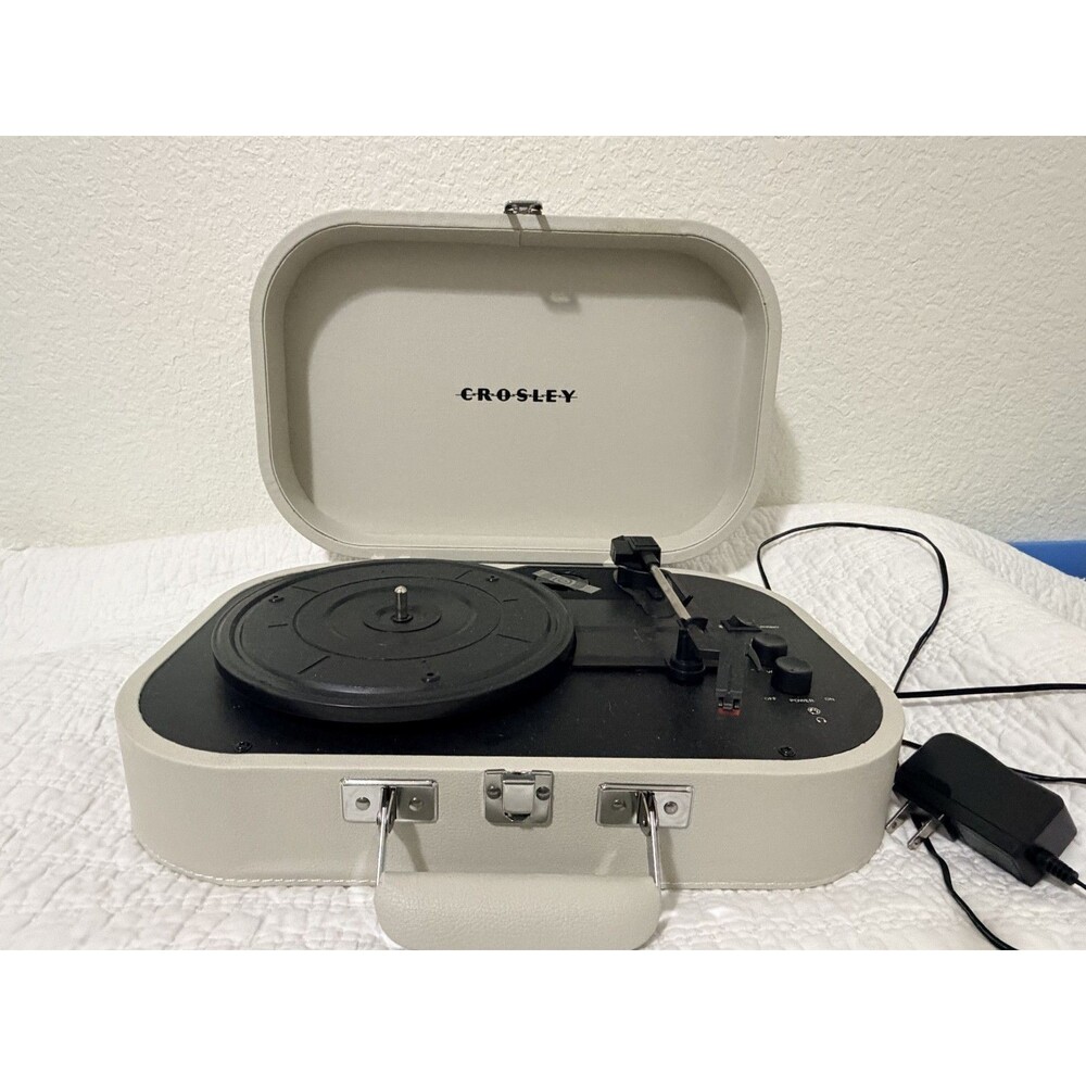 New Crosley Cruiser Portable Suitcase Record Player Model # CR8009A-DU